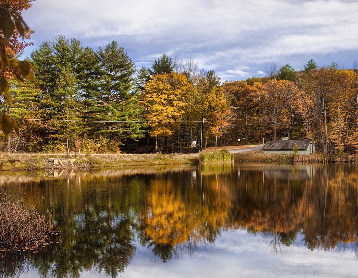 leaf peeping in fall in new hampshire